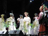 Le danzatrici negli abiti tradizionali ucraini