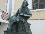Il monumento al pittore Ajvazov