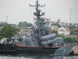 Nave da guerra ancorata nel porto di Sebastopoli